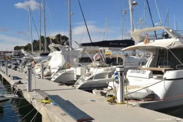 Barcos en el paseo marítimo