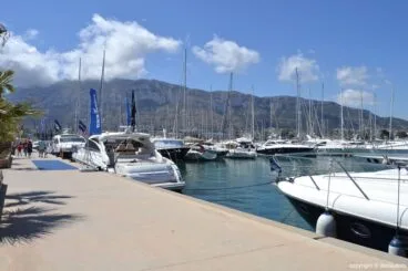 Barcos en el puerto deportivo Marina de Dënia