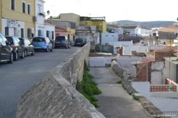 Calle del barrio de Les Roques