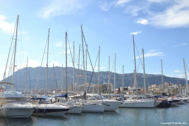 El Montgó desde el paseo marítimo