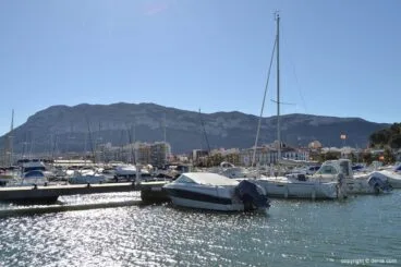 El Montgó visto desde el Paseo Marítimo