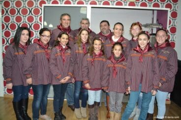 El pregonero 2015 con las falleras mayores de Dénia