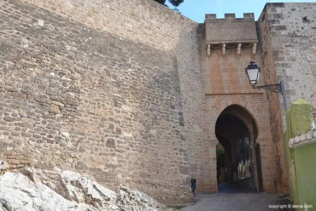 Entrada al castillo de Dénia