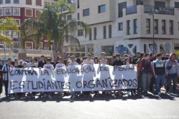 Estudiantes manifestándose Dénia