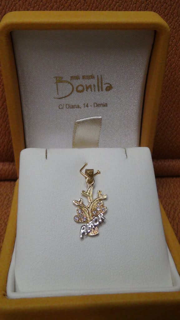 Cupido ha decidido que la cesta de regalos más romántica sea para... 13 Joyería Bonilla