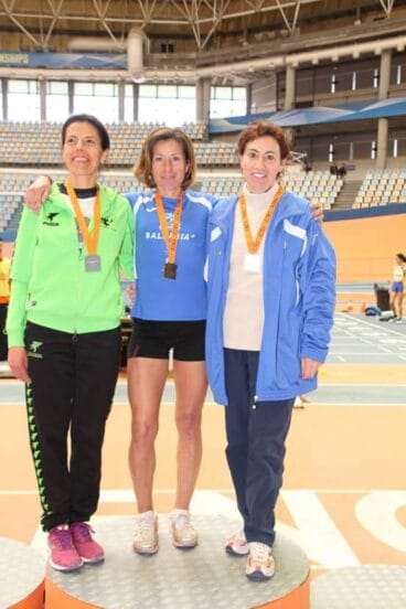 Mayca Sala con su medalla,jpg