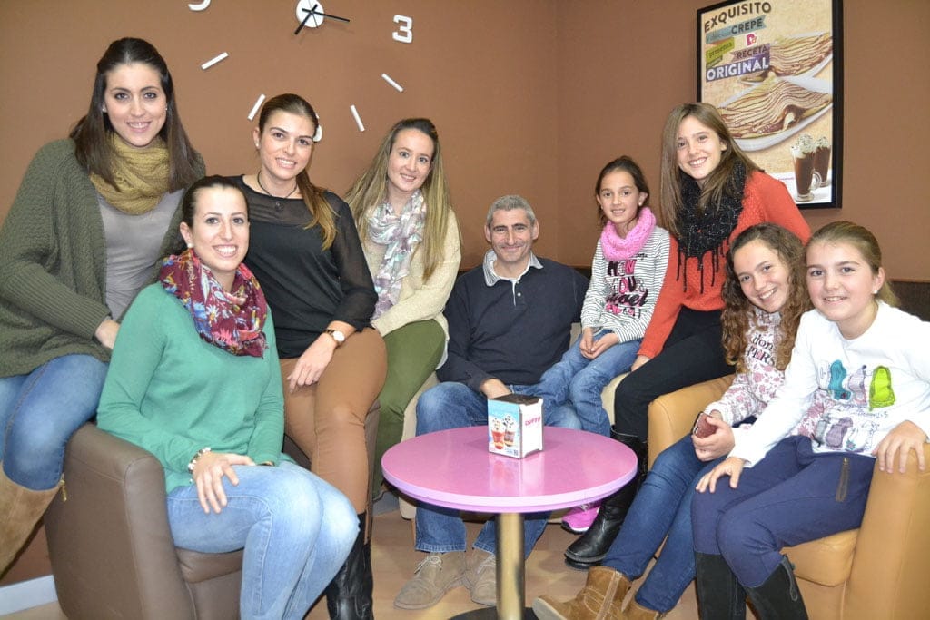 Reencuentro de las falleras mayores de Dénia de los últimos cuatro años 1 Merienda con las FFMM de los últimos 4 años