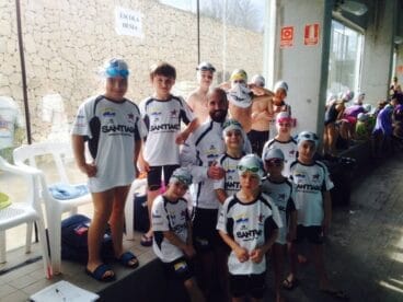 Nadadores de la Escuela del Club Natació Dénia en Benissa