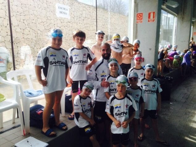 Nadadores de la Escuela del Club Natació Dénia en Benissa