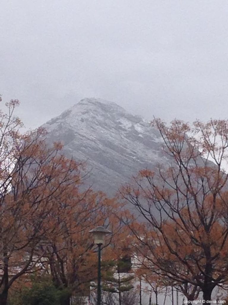 Nieve en el Montgó desde Xàbia