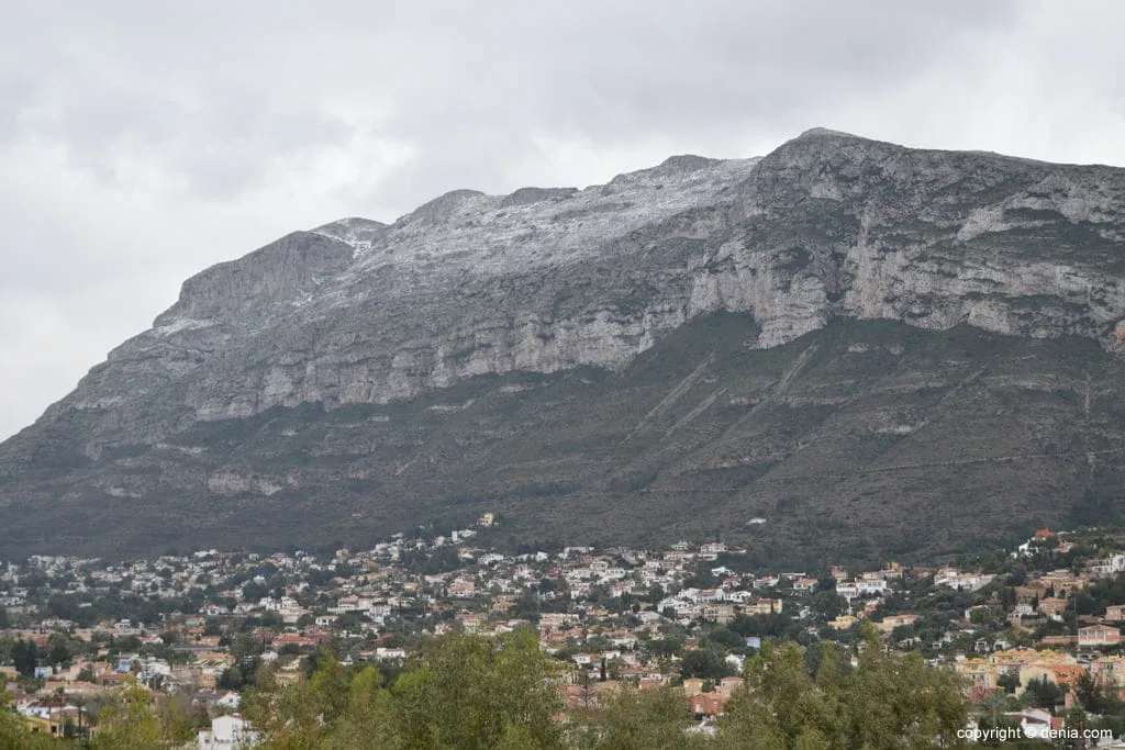 La nieve llega a la cima del Montgó 1 Nieve en el Montgó