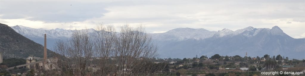 Nieve en las montañas del interior