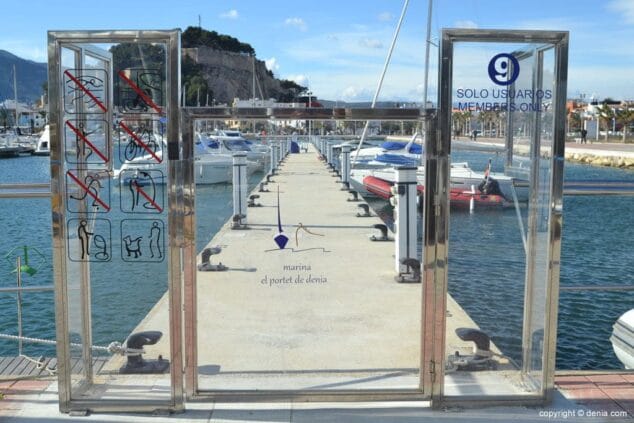 Pantalán del puerto de Dénia