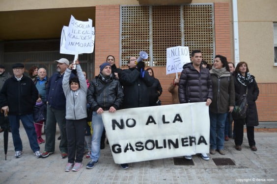 Protestas contra la gasolinera del Montgó