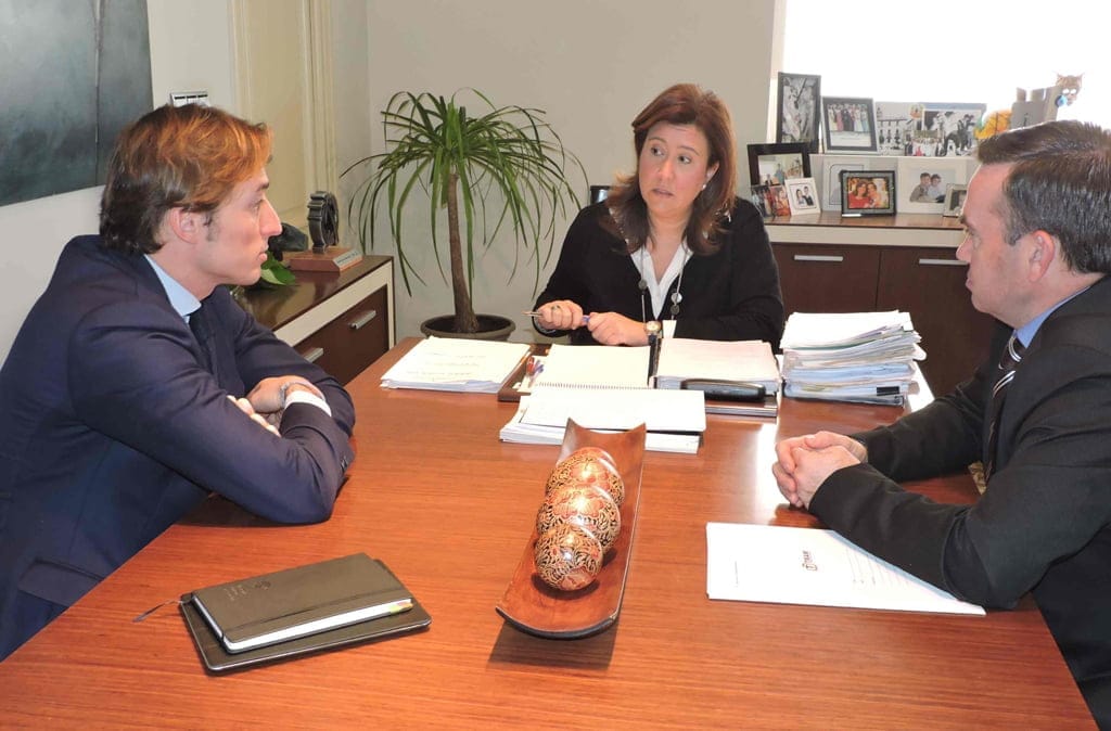 Reunión de la alcaldesa con los responsables de FGV