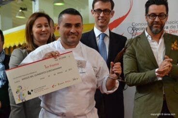Rubén Cabrera recogiendo el primer premio