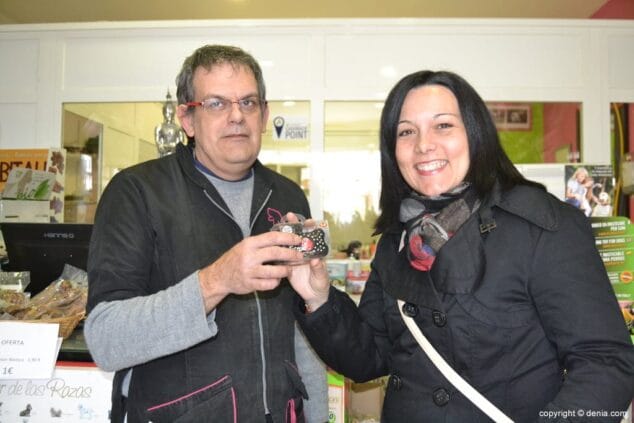 Sonia y Pascual ya disfrutan de sus premios de San Valentín 13 Sonia recogiendo su premio en Mascotetes