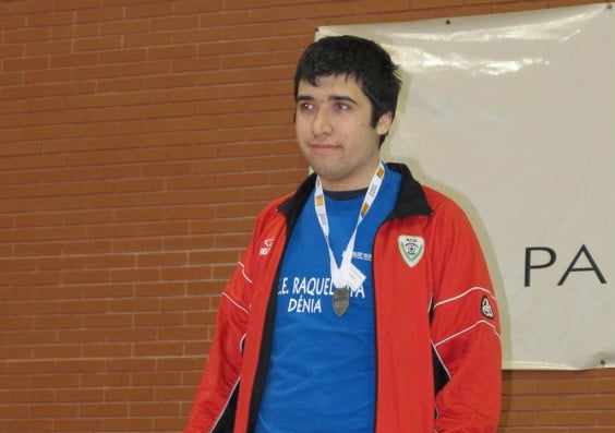 Xavier Banuls en el podium con su medalla