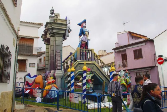 Falla Les Roques: historia, ubicación, primeros monumentos y cargos 35 Imagen: Monumento de la falla Les Roques de 2022 por el día