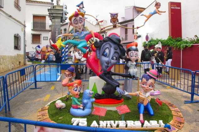 Falla Les Roques: historia, ubicación, primeros monumentos y cargos 31 Imagen: Monumento infantil de la falla Les Roques 2022