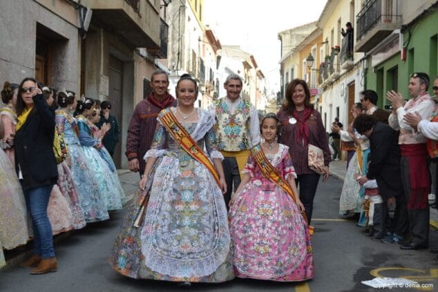 02 Bandera del Oeste 2015 Falleras Mayores de Dénia