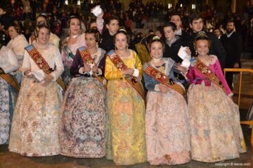 Cremà de la falla de la Junta Local Fallera – Corte de honor infantil