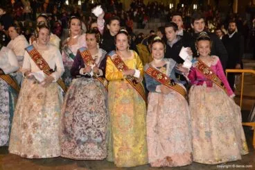 Cremà de la falla de la Junta Local Fallera – Corte de honor infantil