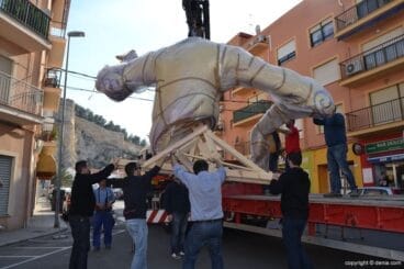 Plantà 2015 – Descarga de ninots en Baix la Mar