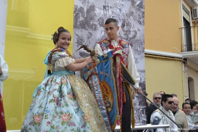 08 Bandera del Oeste 2015 Miriam impone el corbatín