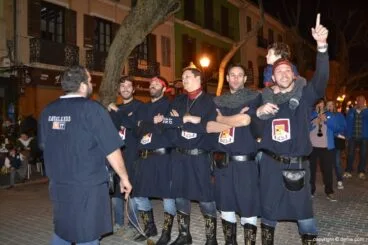 Mig Any Moros i Cristians Dénia 2015 – Filà Cavallers del men Fot