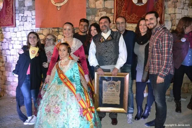 Benavente apuesta por reforzar la fiesta donde se debilita en el pregón de las fallas de Dénia 8 08 Pregón y Crida Fallas 2015 familia del pregonero