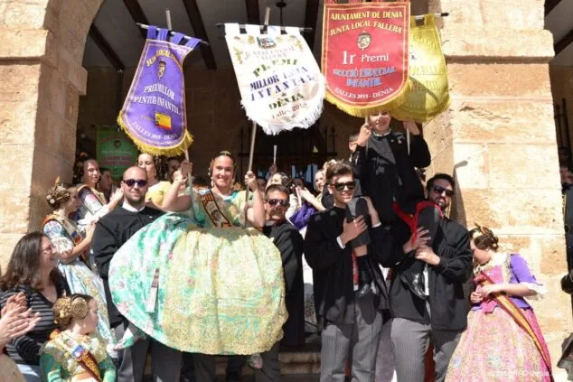 13 Premios Infantiles Fallas Dénia 2015 cargos infantiles de la Falla Centro