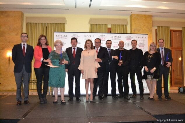 15 Gala Entrega Premios CEDMA Ganadores y autoridades