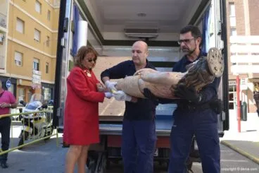 Llegada de la Santíssima Sang restaurada – bajada del camión