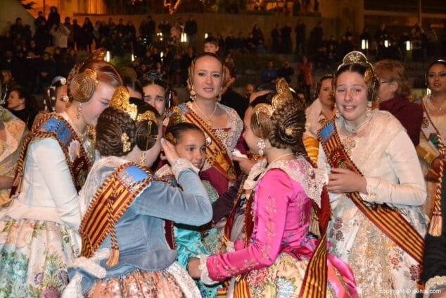 17 Cremà de la falla de la Junta Local Fallera Carla con las niñas
