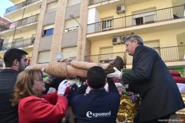 Llegada de la Santíssima Sang restaurada – colocación en las andas