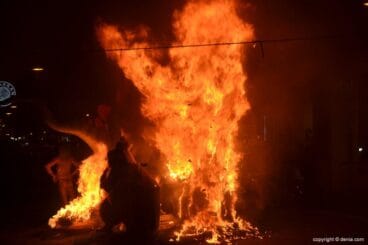 Cremà de la falla de la Junta Local Fallera – Fuego