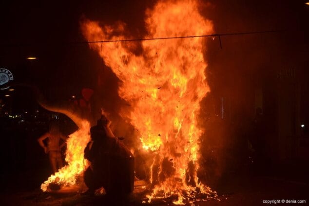 19 Cremà de la falla de la Junta Local Fallera Fuego