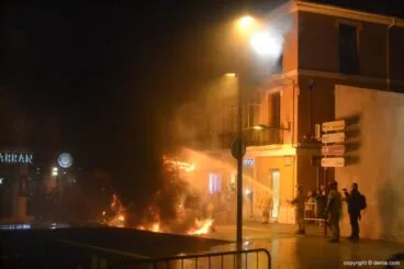 Cremà de la falla de la Junta Local Fallera – Fuego