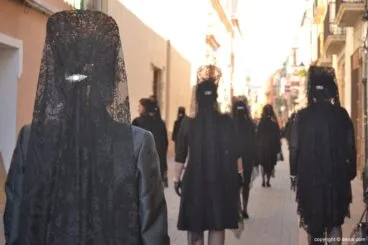 Llegada de la Santíssima Sang restaurada – mayoralesas en procesión
