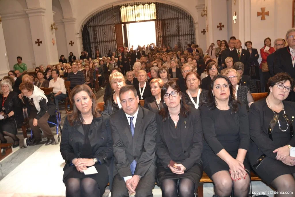 Llegada de la Santíssima Sang restaurada - la Iglesia llena de fieles
