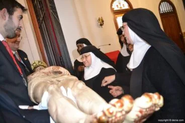 Llegada de la Santíssima Sang restaurada – adoración de la pieza