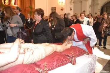 Llegada de la Santíssima Sang restaurada – adoración de los fieles