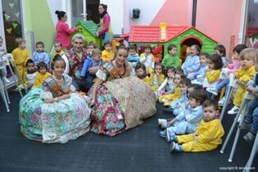 Carla Petrie y Candela Pastor en Colorets