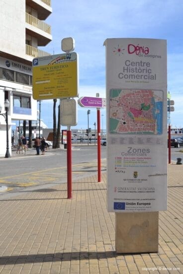 Cartelería turística en la calle Marqués de Campo
