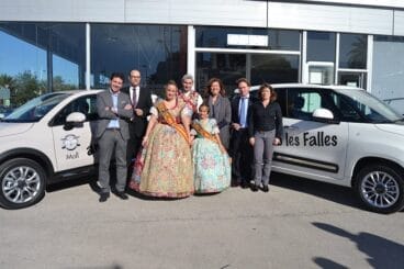 Coches oficiales cedidos por Comercial Moll para las Fallas 2015
