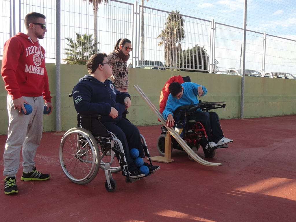 Condenados al Bordillo continua impulsando el deporte Adaptado con la formación de un equipo de Boccia 1 Entrenamiento de Boccia