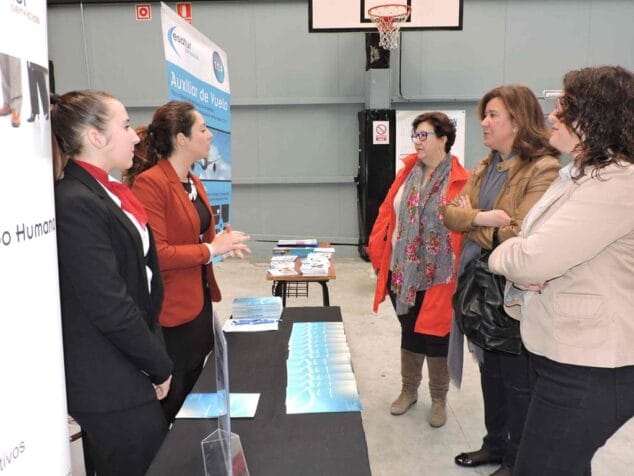La Feria del Estudiante asesora a un millar de jóvenes dianenses 2 Esatur en la feria del Estudiante