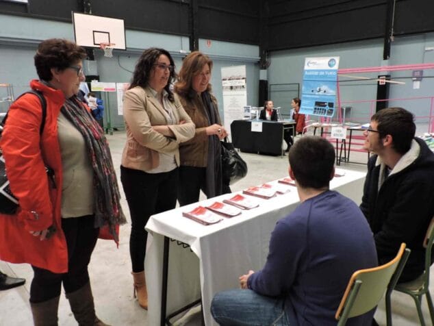 La Feria del Estudiante asesora a un millar de jóvenes dianenses 4 Feria del Estudiante Dénia