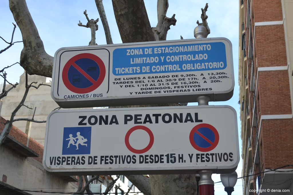 Indicaciones de aparcamiento en Marqués de Campo